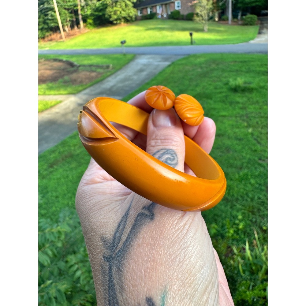 Vintage Butterscotch Bakelite Carved Bangle & Mismatched Earrings Set MCM Glam
